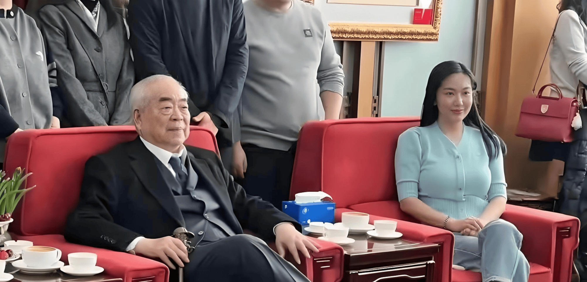 4 cuộc hôn nhân của Phạm Tăng: Từng kết hôn với vợ bạn thân, bóng hồng kém 50 tuổi hiện tại nắm giữ nhiều bí mật- Ảnh 6.