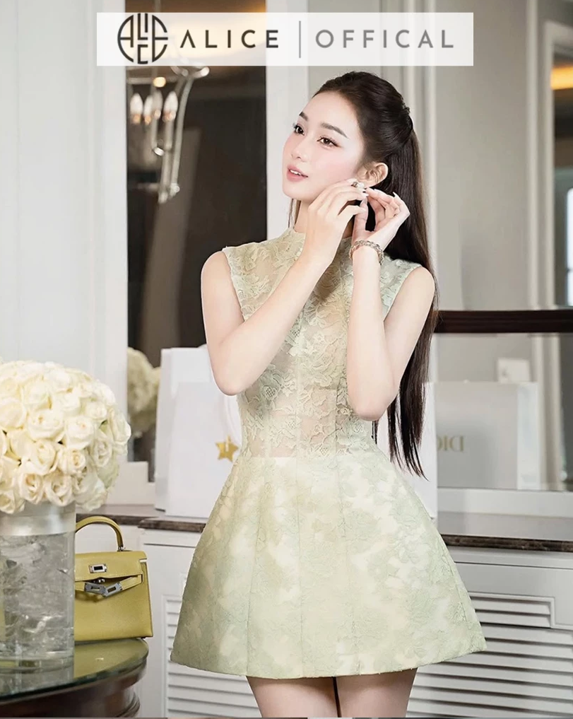 Son Ye Jin không hề nao núng khi diện đầm "hở trên ngắn dưới"- Ảnh 7.
