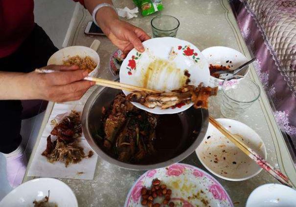 3 người trong một nhà lần lượt mắc ung thư vì thói quen "tưởng tốt mà xấu"- Ảnh 2.