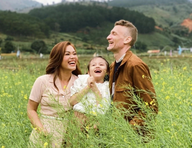Ái nữ lai Tây 