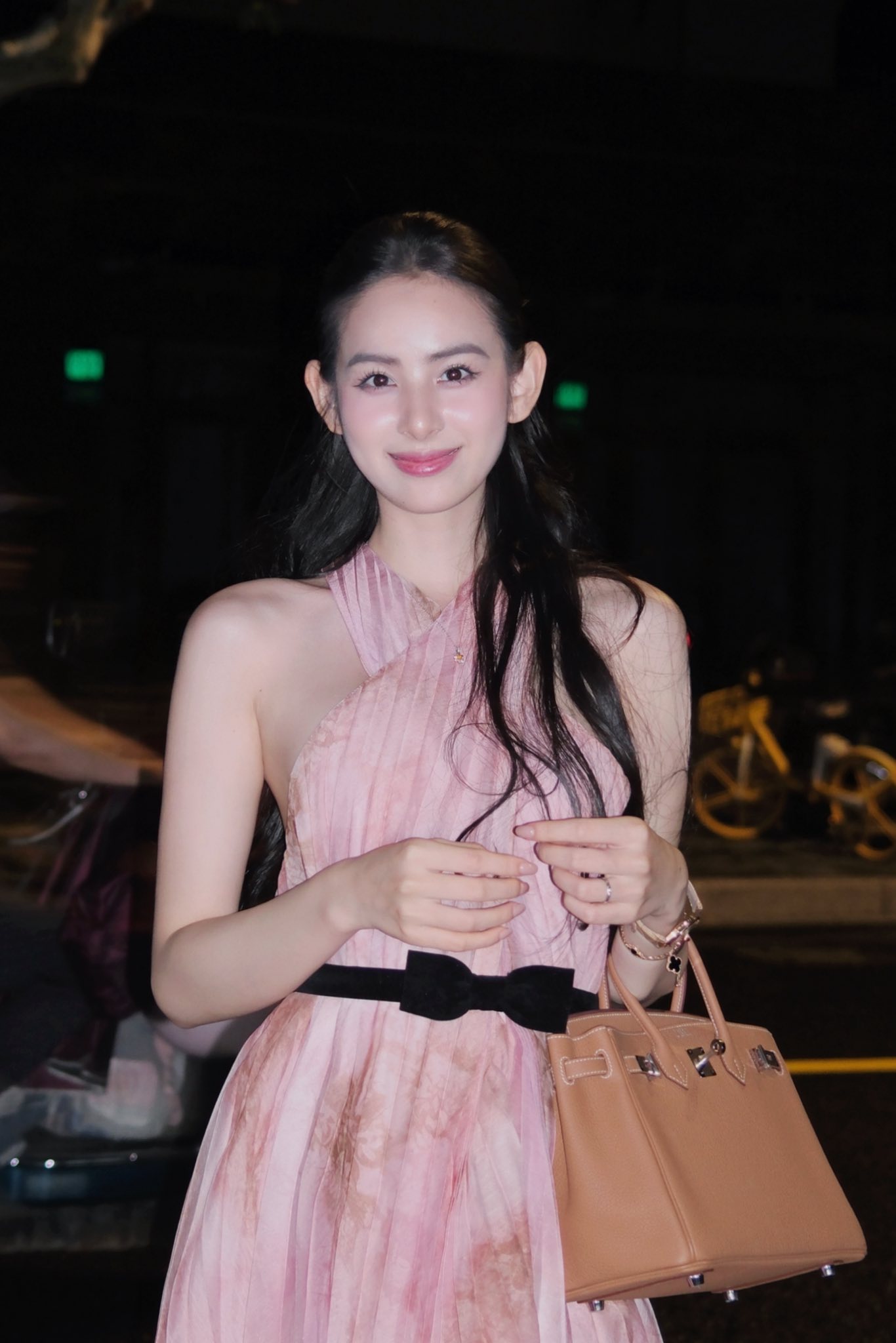 Hương Liên đã làm gì mà vừa lấy chồng hào môn đã bị chỉ trích khắp MXH?- Ảnh 4.