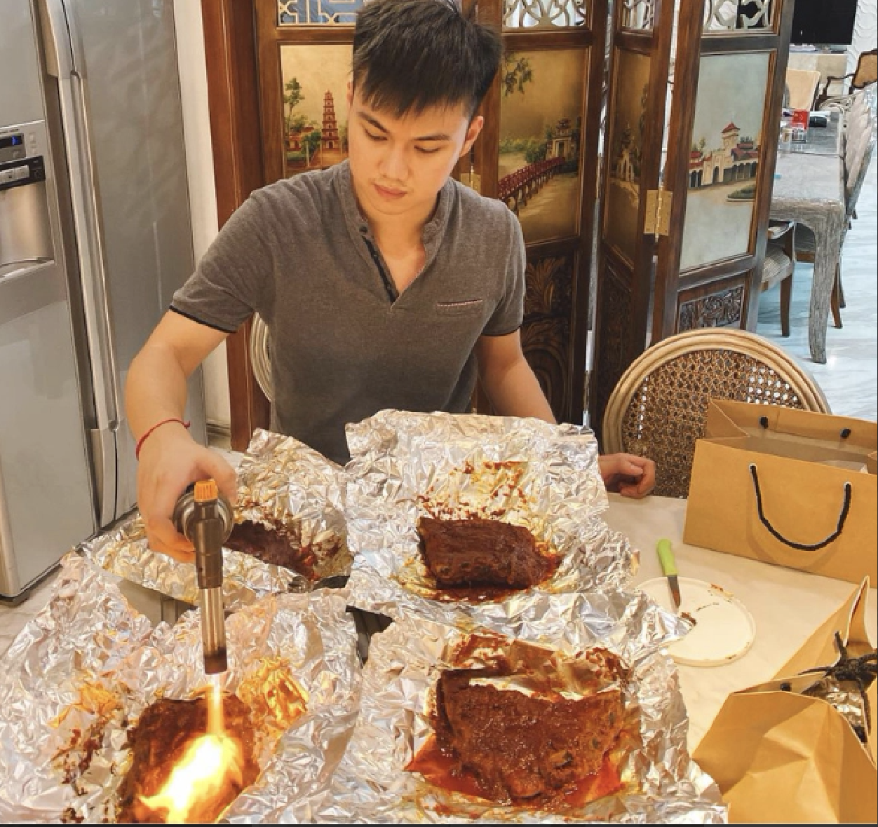 Trấn Thành khui Em Xinh đang hẹn hò thiếu gia kém tuổi, đàng gái nghe 1 câu liền cứng họng!- Ảnh 3.