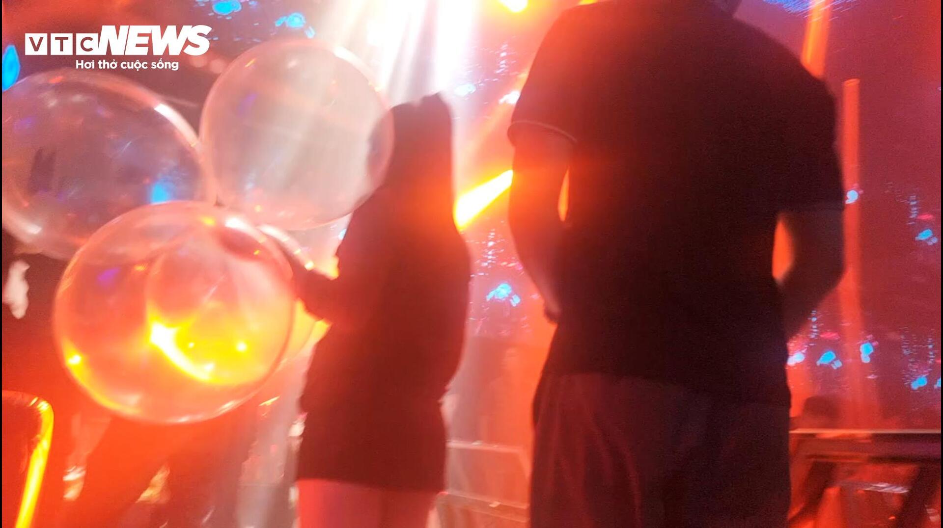 Nhan nhản bóng cười, shisha trong quán bar ở vùng biên Quảng Ninh- Ảnh 8.