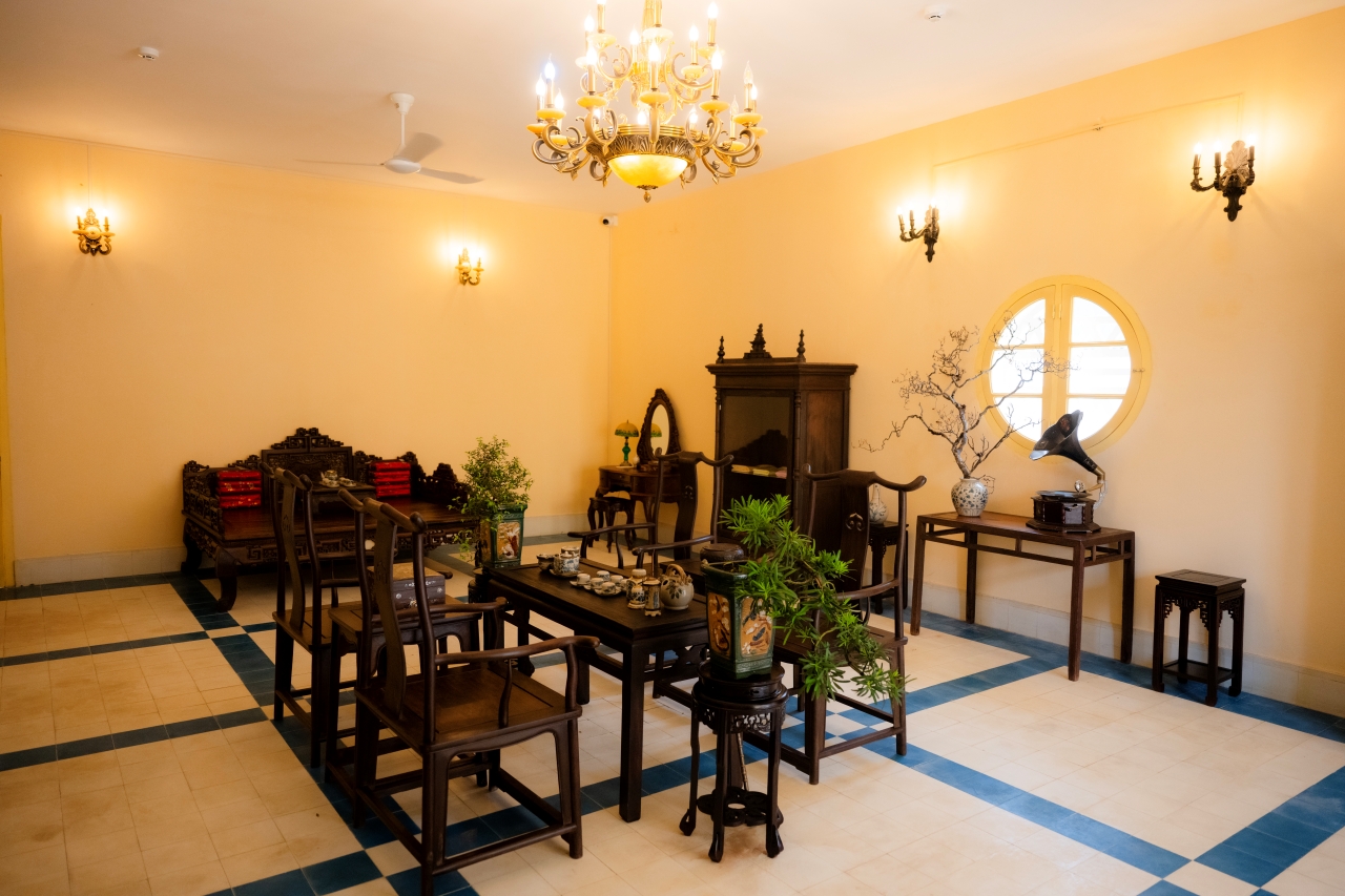 Khung cảnh bất ngờ bên trong ngôi nhà đặc biệt giữa lòng phố cổ Hà Nội sau 80 năm- Ảnh 19.