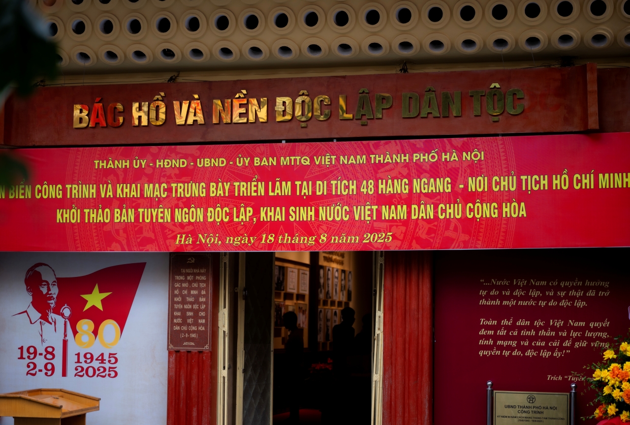 Khung cảnh bất ngờ bên trong ngôi nhà đặc biệt giữa lòng phố cổ Hà Nội sau 80 năm- Ảnh 25.