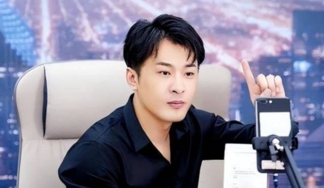 Một ông "vua livestream" ngã ngựa vì dính bê bối bán băng vệ sinh kém chất lượng, mất tất cả sự nghiệp- Ảnh 2.