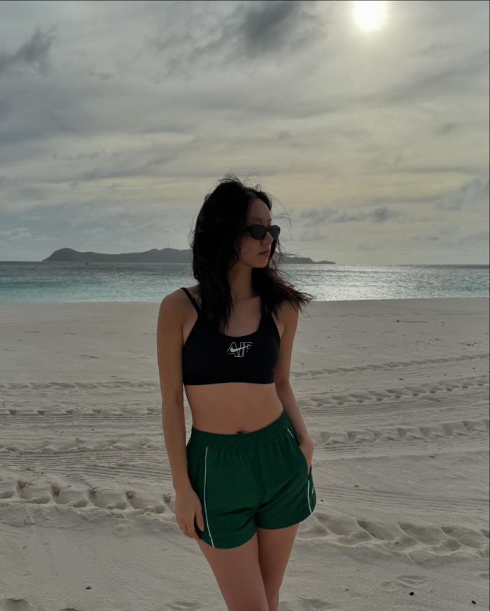 Hyeri diện bikini lộ vòng 2 xồ xề, hóa ra trước giờ là 
