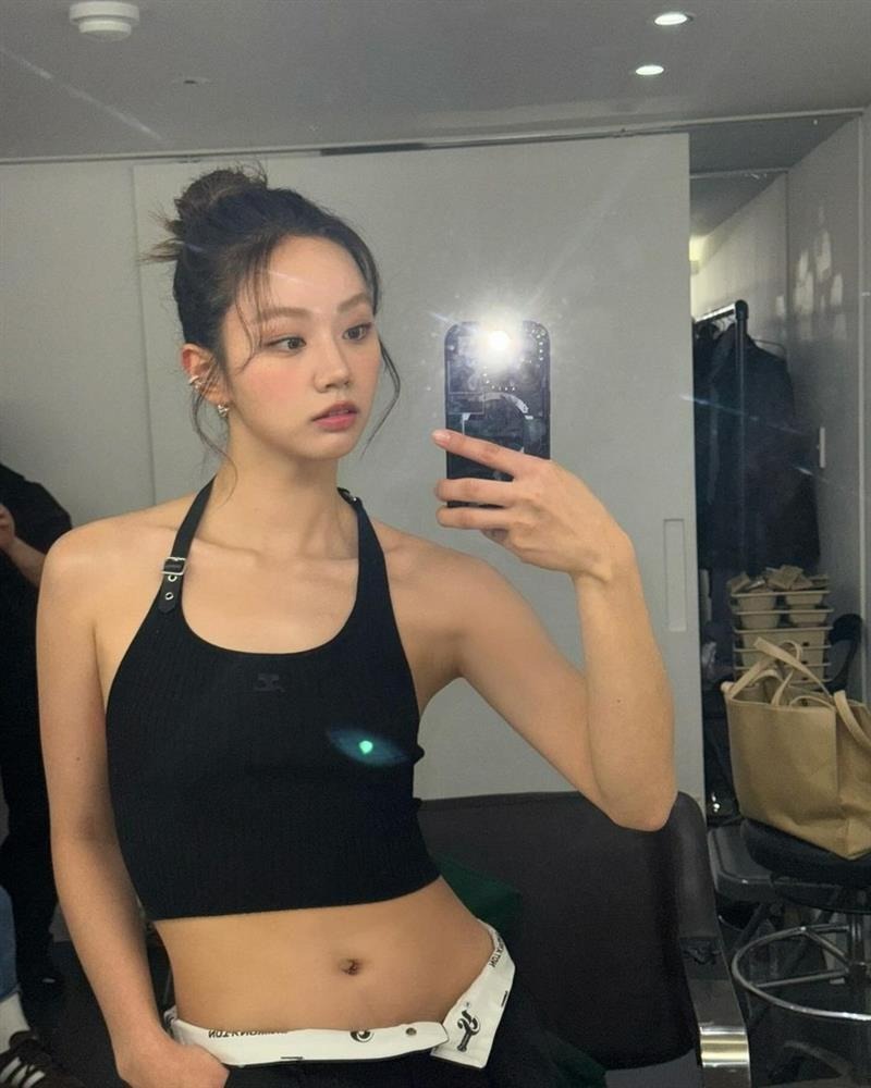 Hyeri diện bikini lộ vòng 2 xồ xề, hóa ra trước giờ là 