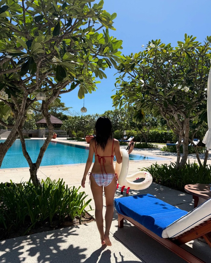 Hyeri diện bikini lộ vòng 2 xồ xề, hóa ra trước giờ là 
