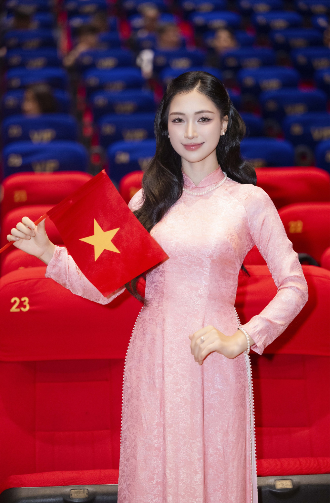 Hòa Minzy bật khóc khi hát OST Mưa Đỏ, nghẹn ngào chia sẻ về hai câu thoại đắt giá trong phim- Ảnh 4.