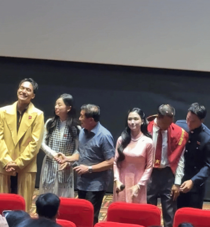 Hòa Minzy bật khóc khi hát OST Mưa Đỏ, nghẹn ngào chia sẻ về hai câu thoại đắt giá trong phim- Ảnh 3.