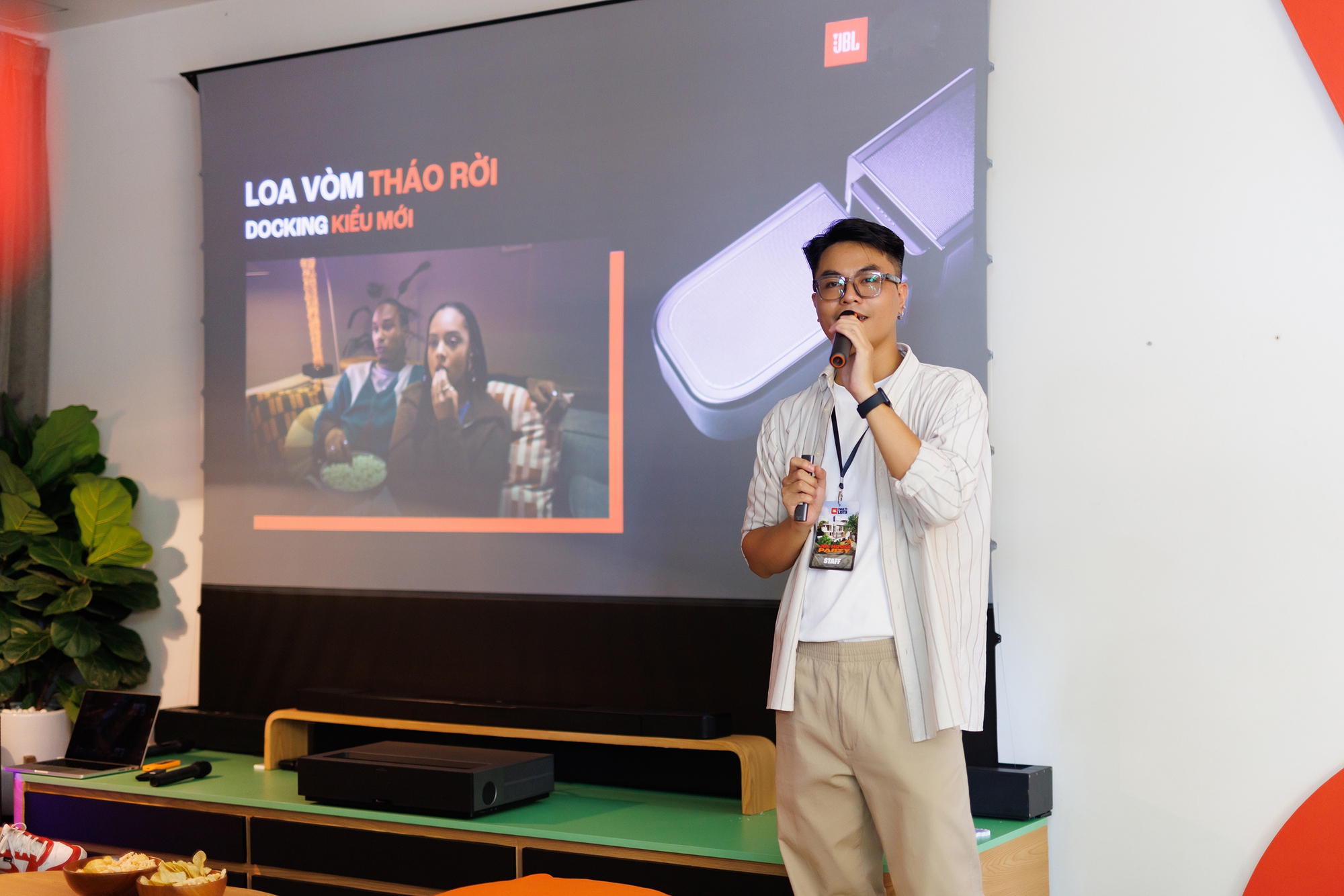JBL "chào hàng" mẫu loa mới, giá từ 17,9 triệu đồng- Ảnh 1.