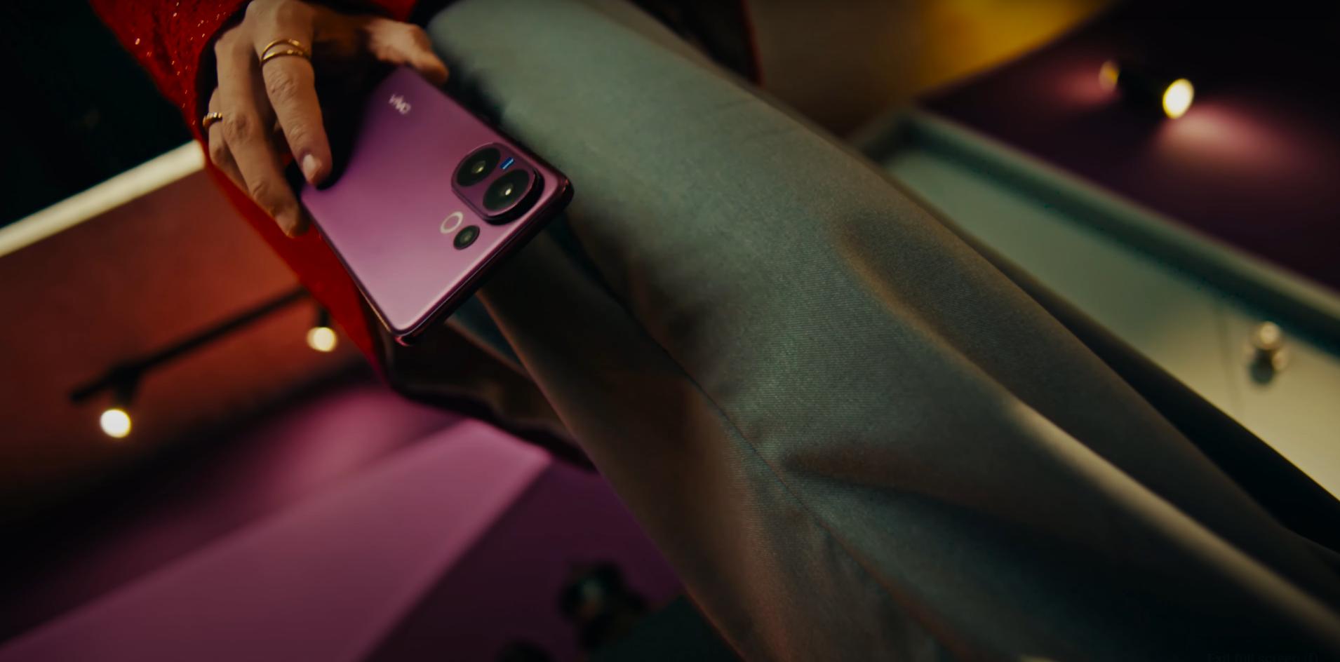 Màu sắc của vivo V60 được hé lộ trong MV Thả Anh Ra của Quang Hùng MasterD- Ảnh 1.