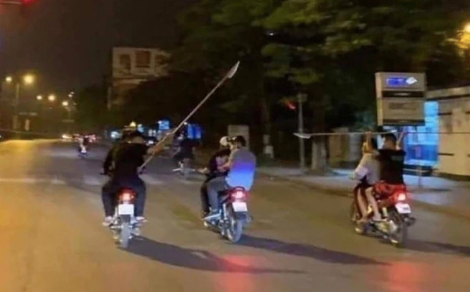 Rủ nhau đi tìm “Na Tra”, nhóm thanh niên vô cớ bắn người đi đường ở Hà Nội- Ảnh 1.