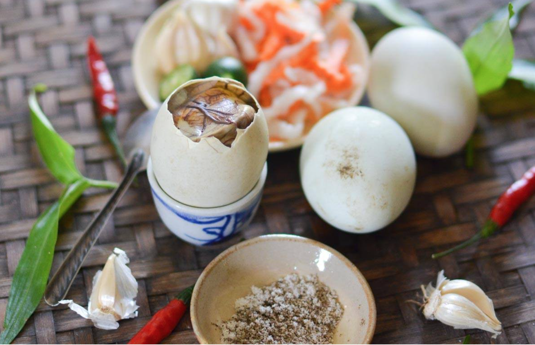 Những món ăn 'không bình thường' ở Việt Nam được báo nước ngoài khuyên nên thử- Ảnh 1.