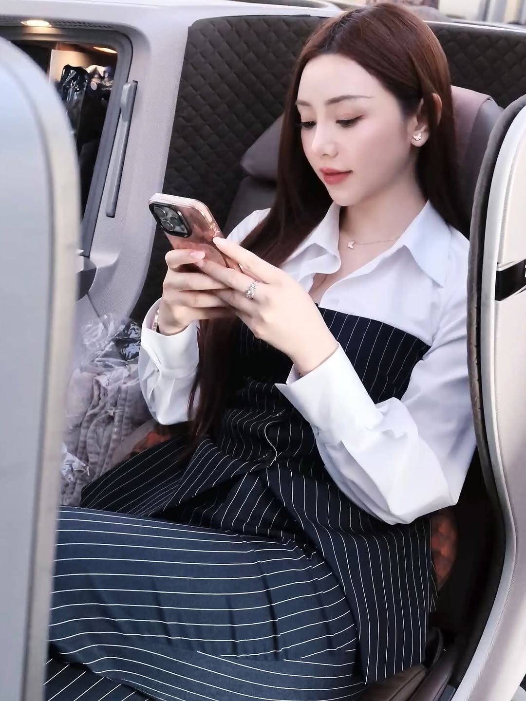 Nữ thần phim Việt giờ vàng: Mặt đẹp như búp bê sống, quá khó để kiếm ra người thứ 2, ngắm style còn mê nữa- Ảnh 3.