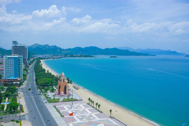 Bãi biển biệt lập cách trung tâm chưa tới 10km, du khách nhận xét: Đúng là biển xanh, cát trắng!- Ảnh 9.