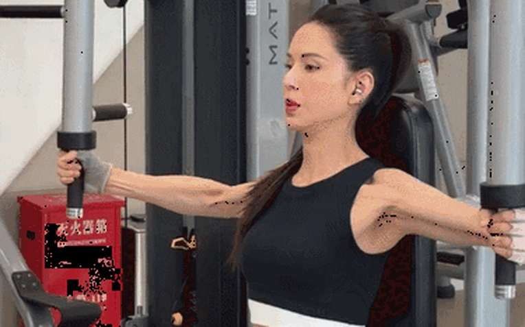 Lý Nhược Đồng khoe body cực phẩm tuổi 58: Vòng eo số 11, cánh tay săn chắc và thần thái không tuổi- Ảnh 1. Lý Nhược Đồng khoe body cực phẩm tuổi 58: Vòng eo số 11, cánh tay săn chắc và thần thái không tuổi- Ảnh 1.