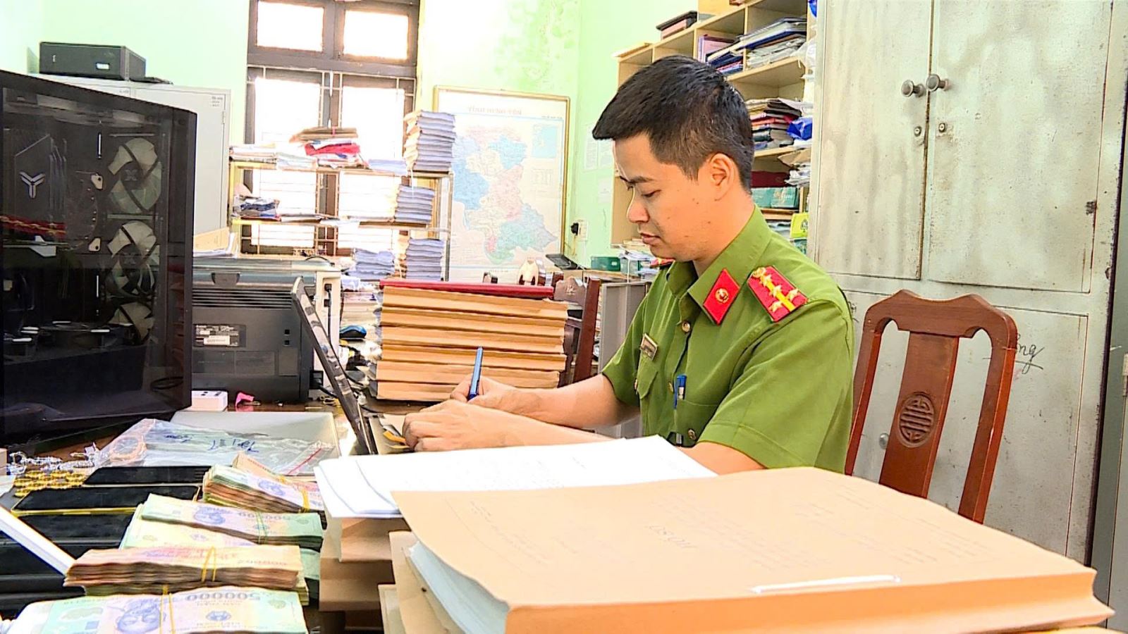 Bóc trần đường dây lừa đảo 2.600 tỷ đồng, bắt 'ông trùm' Nguyễn Duy Thoại, thu giữ 2.000 trang tài liệu- Ảnh 4.