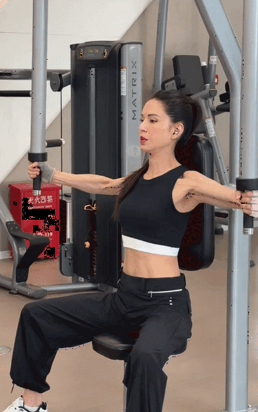 Lý Nhược Đồng khoe body cực phẩm tuổi 58: Vòng eo số 11, cánh tay săn chắc và thần thái không tuổi- Ảnh 2. Lý Nhược Đồng khoe body cực phẩm tuổi 58: Vòng eo số 11, cánh tay săn chắc và thần thái không tuổi- Ảnh 2.