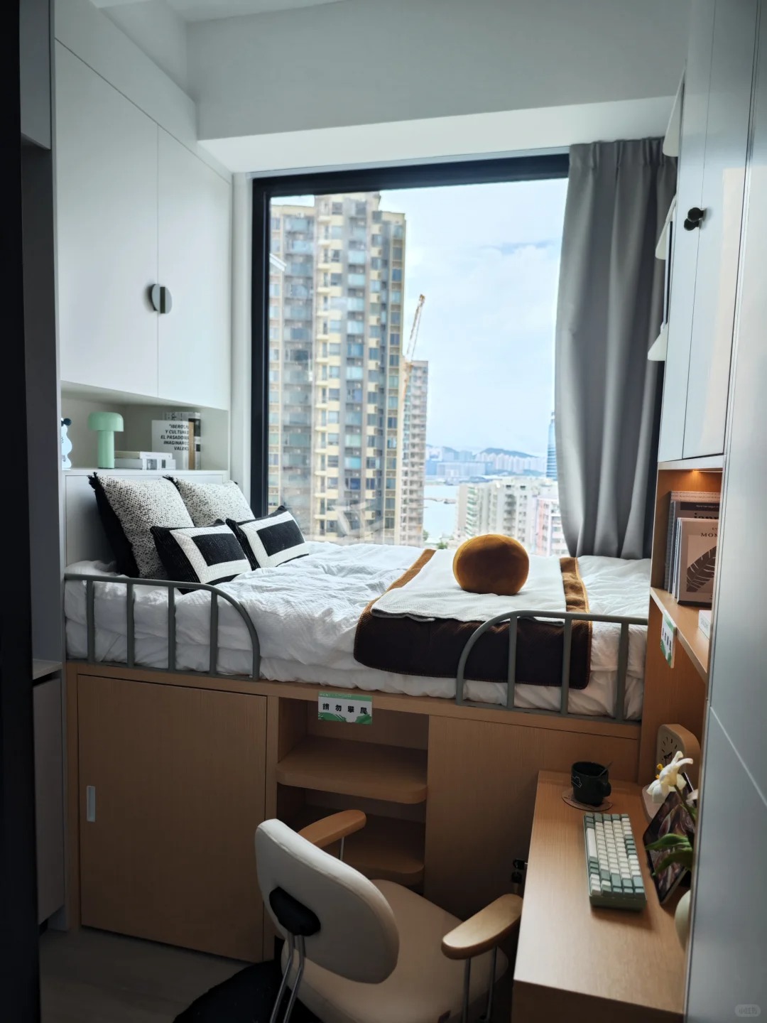 Ngôi nhà 12m² có đủ 2 phòng ngủ, 2 phòng khách và cả ban công - sống nhỏ mà không hề thiếu thốn- Ảnh 2.