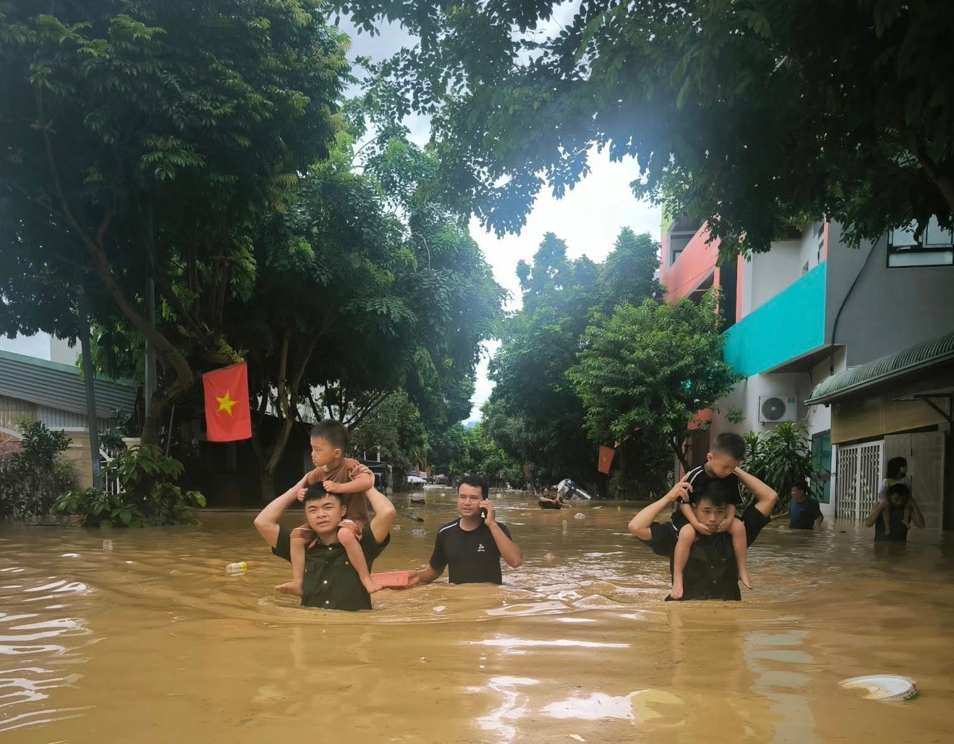 Hình ảnh xã Sông Mã ngập đục ngầu trong trận lũ lịch sử- Ảnh 6.