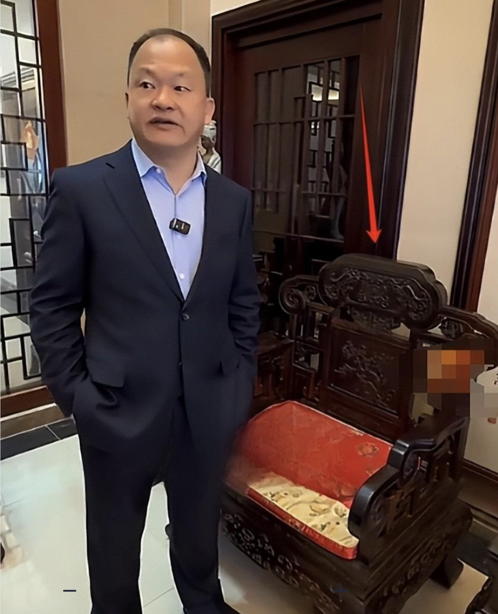 Tay trắng làm nên “vàng ròng”, doanh nhân chi 36 tỷ đồng xây biệt thự 600m2 to nhất làng báo hiếu bố mẹ: Choáng với bàn ghế 3 tỷ, giường hơn 1 tỷ- Ảnh 2. Tay trắng làm nên “vàng ròng”, doanh nhân chi 36 tỷ đồng xây biệt thự 600m2 to nhất làng báo hiếu bố mẹ: Choáng với bàn ghế 3 tỷ, giường hơn 1 tỷ- Ảnh 2.
