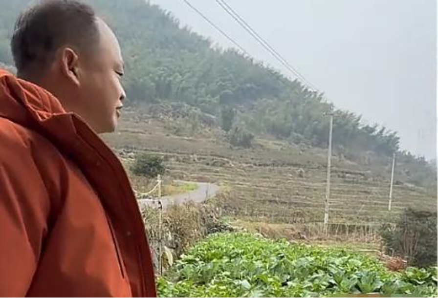 Tay trắng làm nên “vàng ròng”, doanh nhân chi 36 tỷ đồng xây biệt thự 600m2 to nhất làng báo hiếu bố mẹ: Choáng với bàn ghế 3 tỷ, giường hơn 1 tỷ- Ảnh 7. Tay trắng làm nên “vàng ròng”, doanh nhân chi 36 tỷ đồng xây biệt thự 600m2 to nhất làng báo hiếu bố mẹ: Choáng với bàn ghế 3 tỷ, giường hơn 1 tỷ- Ảnh 7.