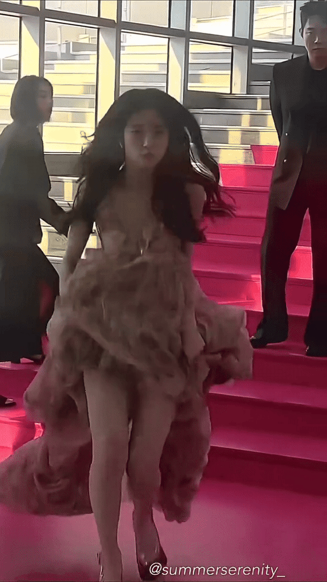 Lộ diện "tình đầu quốc dân" thế hệ mới, nét giống cả Suzy và Han Hyo Joo- Ảnh 1.