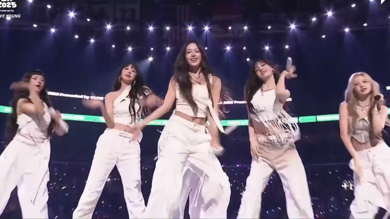 3 giây bị "quăng mic" khiến công chúa Kpop giật thót tim- Ảnh 2.