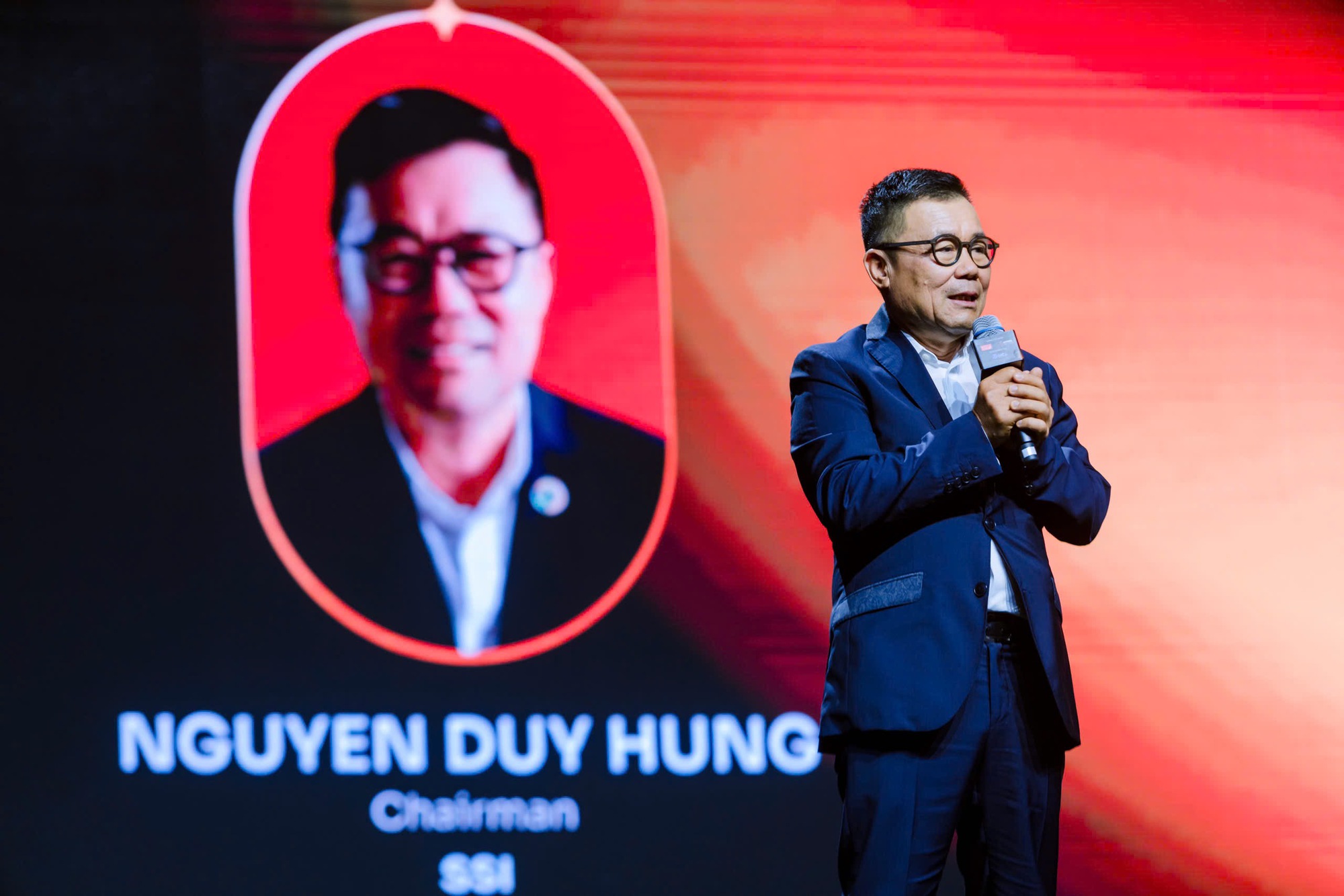 Chủ tịch SSI: “Thế hệ tỷ phú tương lai của Việt Nam có thể đang sống nhờ bố mẹ, cặm cụi viết code thâu đêm trong quán cà phê"- Ảnh 2.