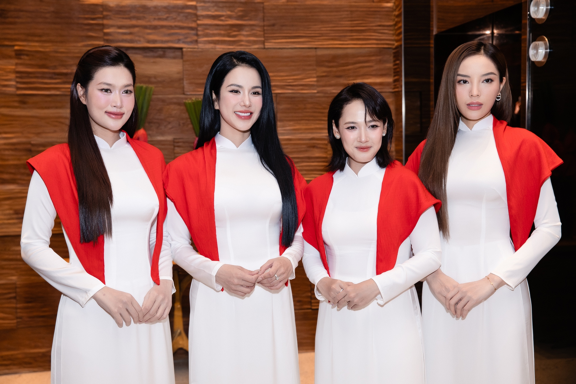 Mỹ nhân Sao Nhập Ngũ diện áo dài và quân phục đẹp đỉnh: Visual Chi Pu dạo này khó ai đọ lại, 1 nữ ca sĩ 