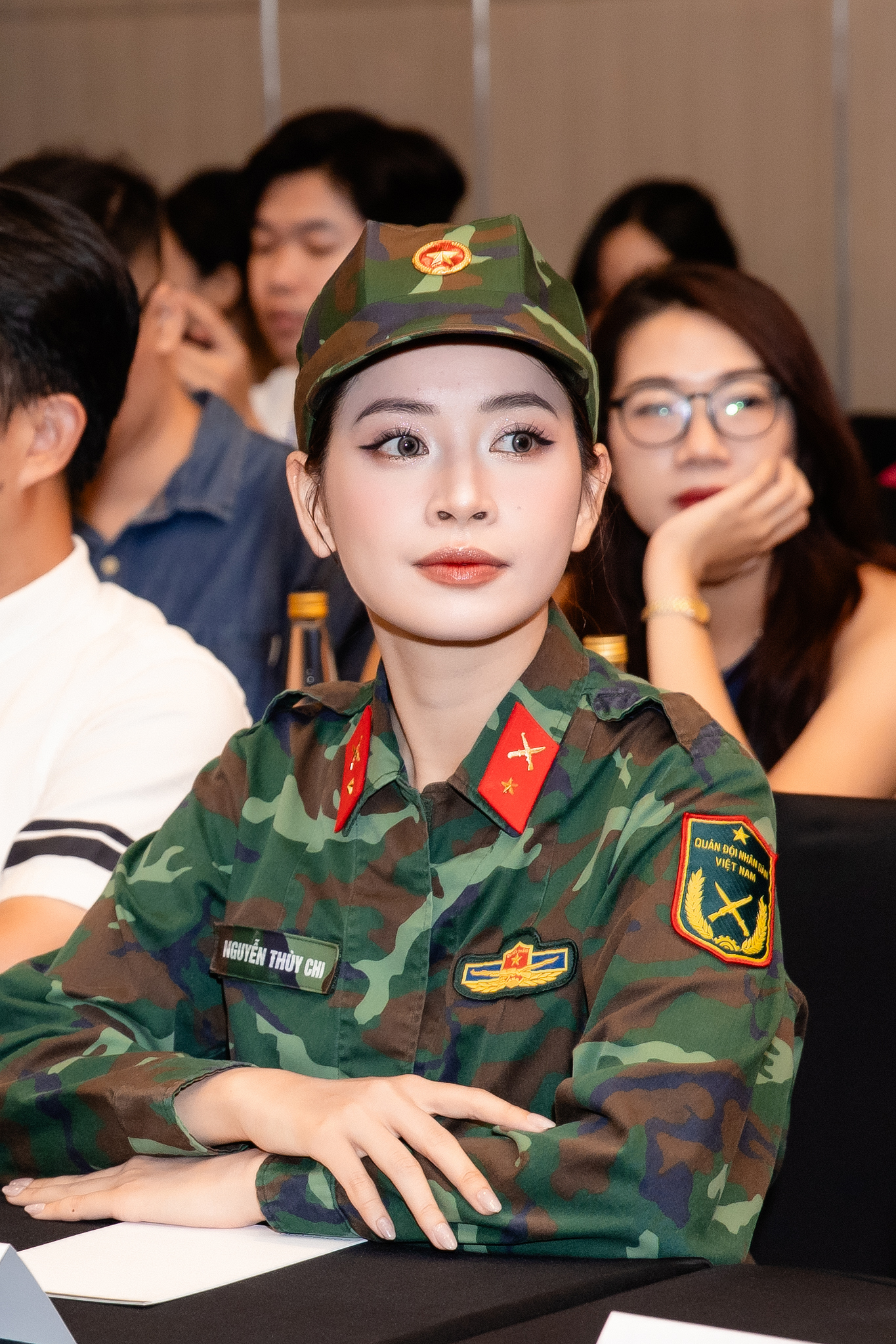 Mỹ nhân Sao Nhập Ngũ diện áo dài và quân phục đẹp đỉnh: Visual Chi Pu dạo này khó ai đọ lại, 1 nữ ca sĩ 