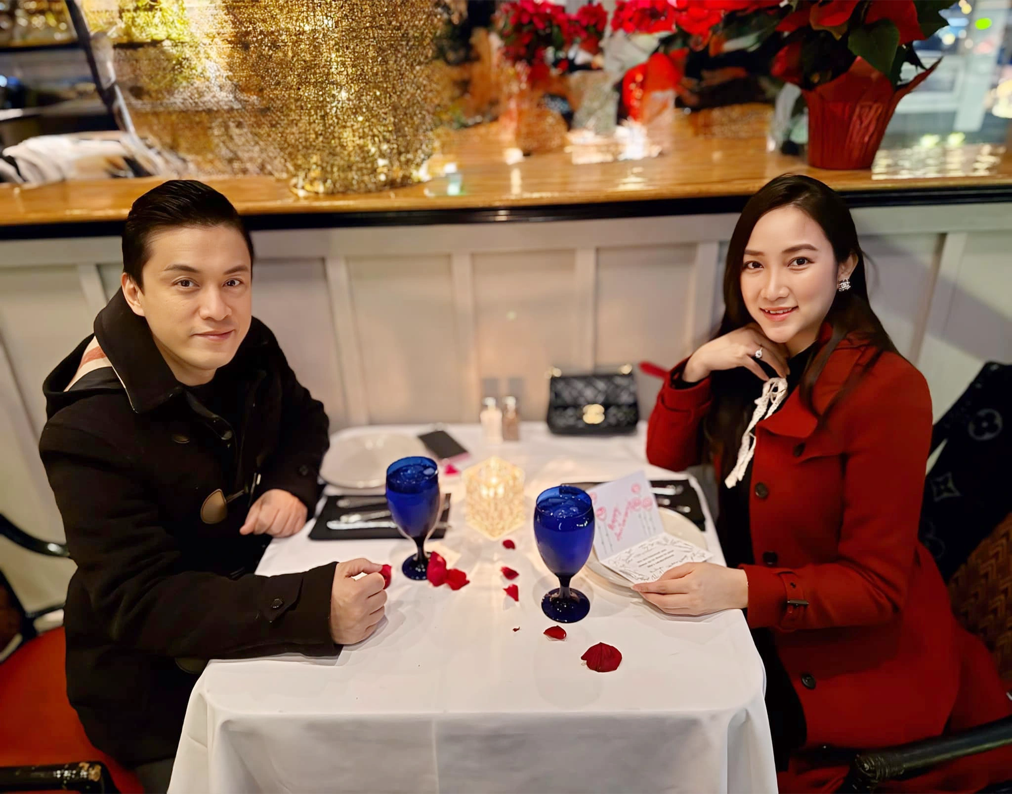 Chuyện tình đặc biệt của nam ca sĩ nổi tiếng cưới fan kém 17 tuổi, hạnh phúc làm bố lần 3 ở tuổi 51- Ảnh 6.