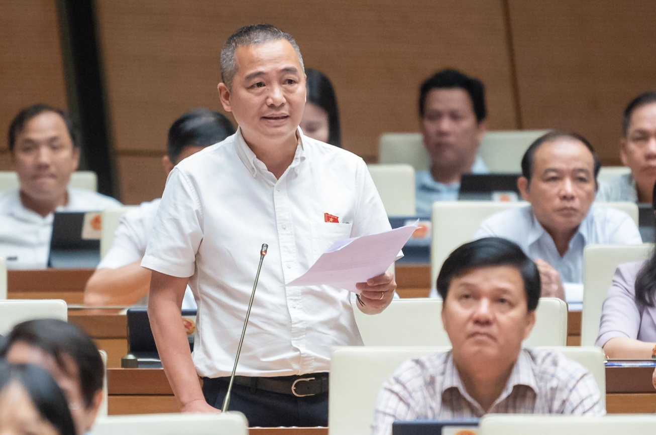 Giám đốc BV Đại học Y Hà Nội đề xuất với Chủ tịch FPT Trương Gia Bình triển khai dự án đặt máy sốc điện tim nơi công cộng để hỗ trợ cấp cứu- Ảnh 1.