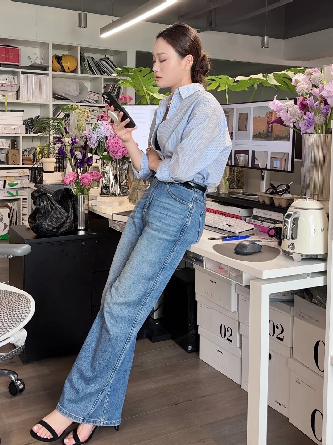 Đừng quá nhiều "tình cảm" nơi công sở: Bài học đắt giá ai cũng nên khắc cốt ghi tâm- Ảnh 1.