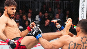 Thách thức 'Vua kungfu', cao thủ MMA bị đấm gục sau 42 giây- Ảnh 6. Thách thức 'Vua kungfu', cao thủ MMA bị đấm gục sau 42 giây- Ảnh 6.