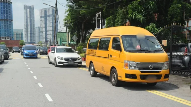 Con tử vong do bị bỏ quên trên xe buýt, người mẹ từ chối nhận bồi thường, tiết lộ 1 chi tiết chấn động- Ảnh 1. Con tử vong do bị bỏ quên trên xe buýt, người mẹ từ chối nhận bồi thường, tiết lộ 1 chi tiết chấn động- Ảnh 1.