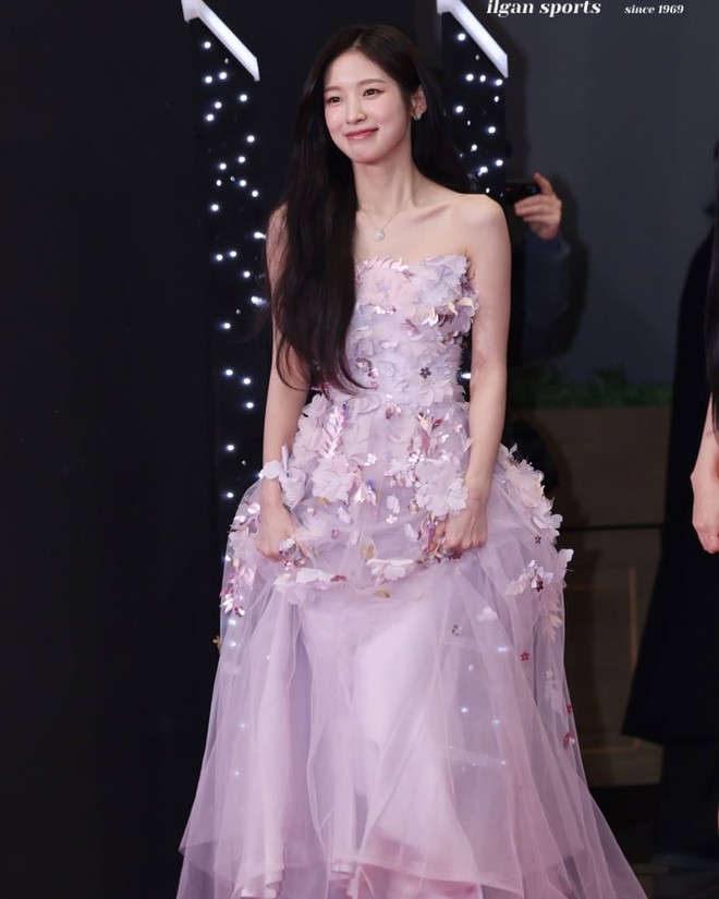 Lộ diện "tình đầu quốc dân" thế hệ mới, nét giống cả Suzy và Han Hyo Joo- Ảnh 12.