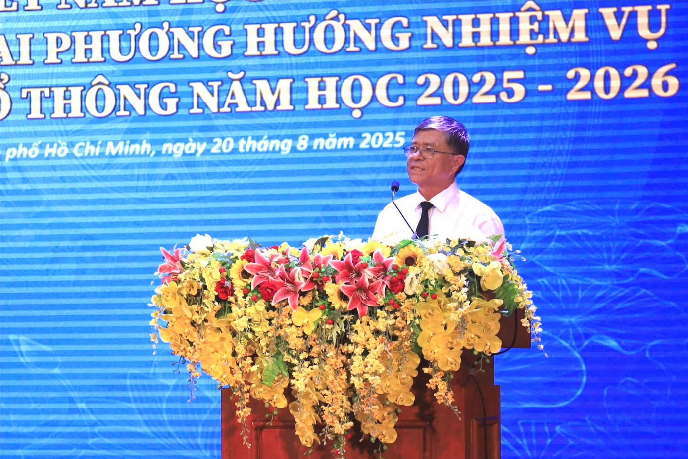 "Học trò không dám vào nhà vệ sinh thì hiệu trưởng không hoàn thành nhiệm vụ"- Ảnh 1.