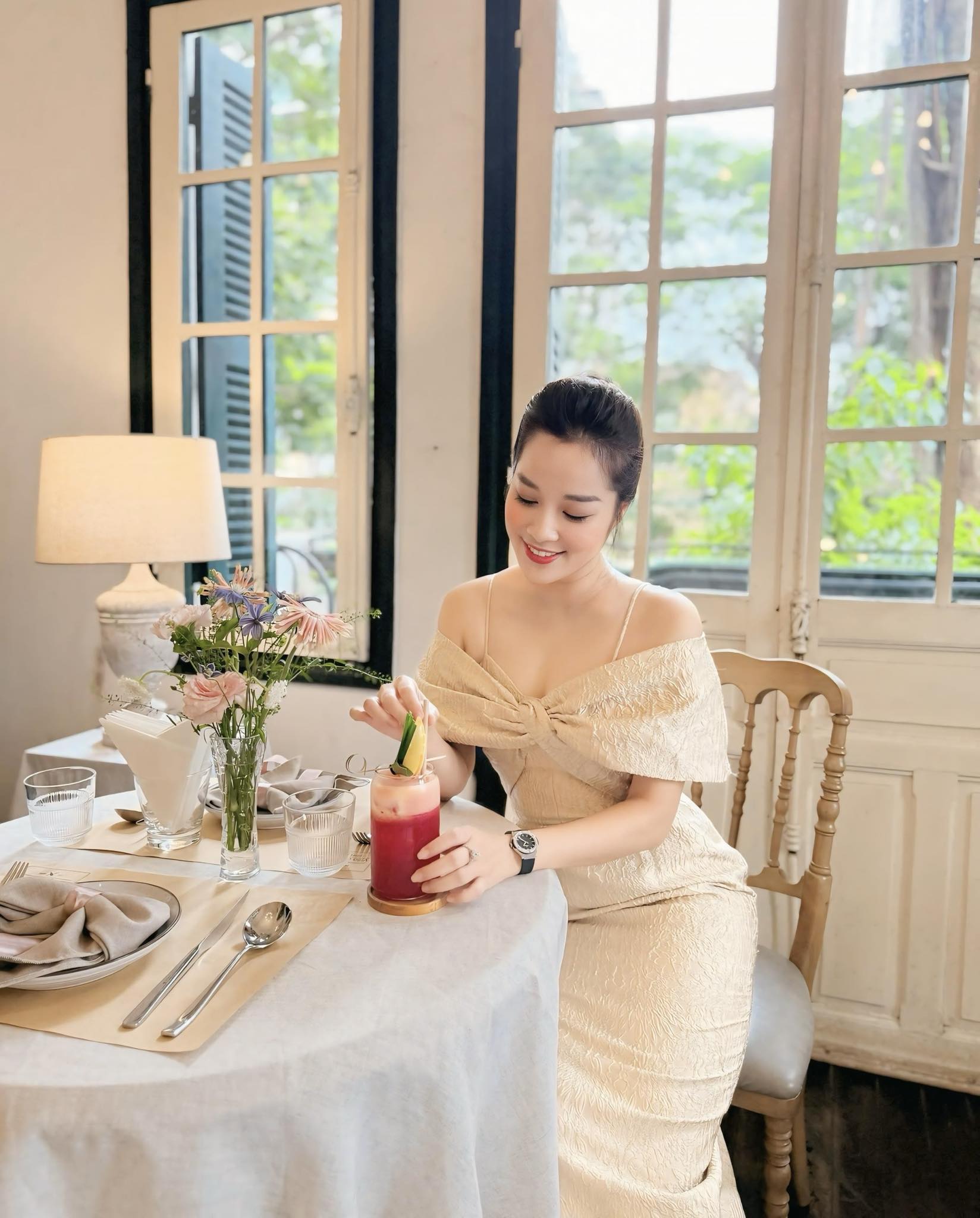 Nhan sắc tuổi 40 và cuộc sống sang chảnh của đại úy công an là mỹ nhân Nhật ký Vàng Anh đình đám- Ảnh 11.