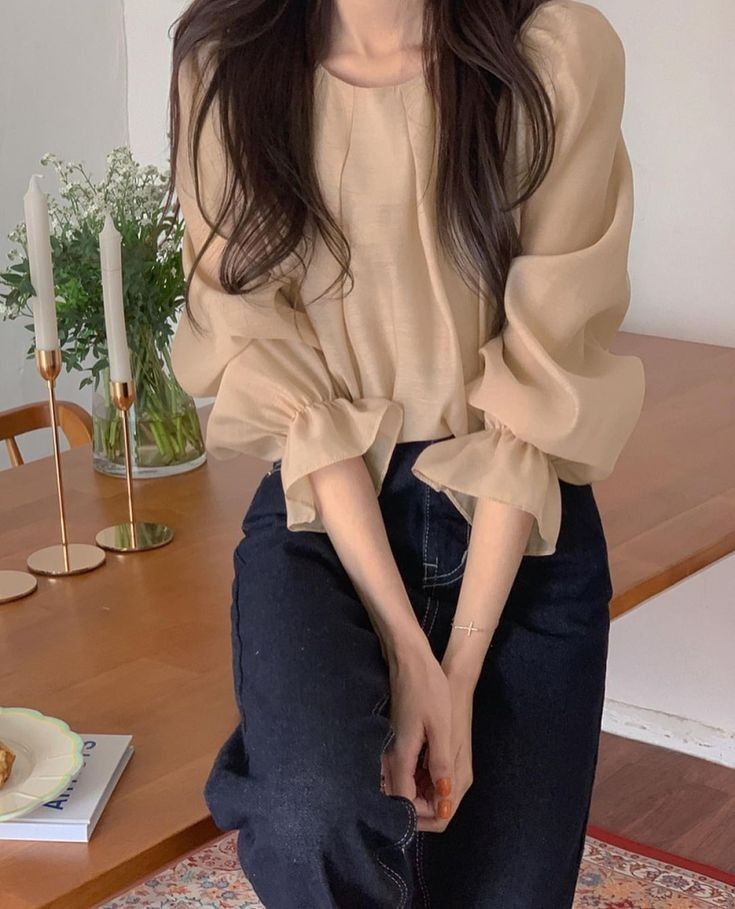 Kiểu áo sau 30 tuổi ai cũng mặc, nhưng muốn đẹp thì cần tránh 1 sai lầm- Ảnh 2.