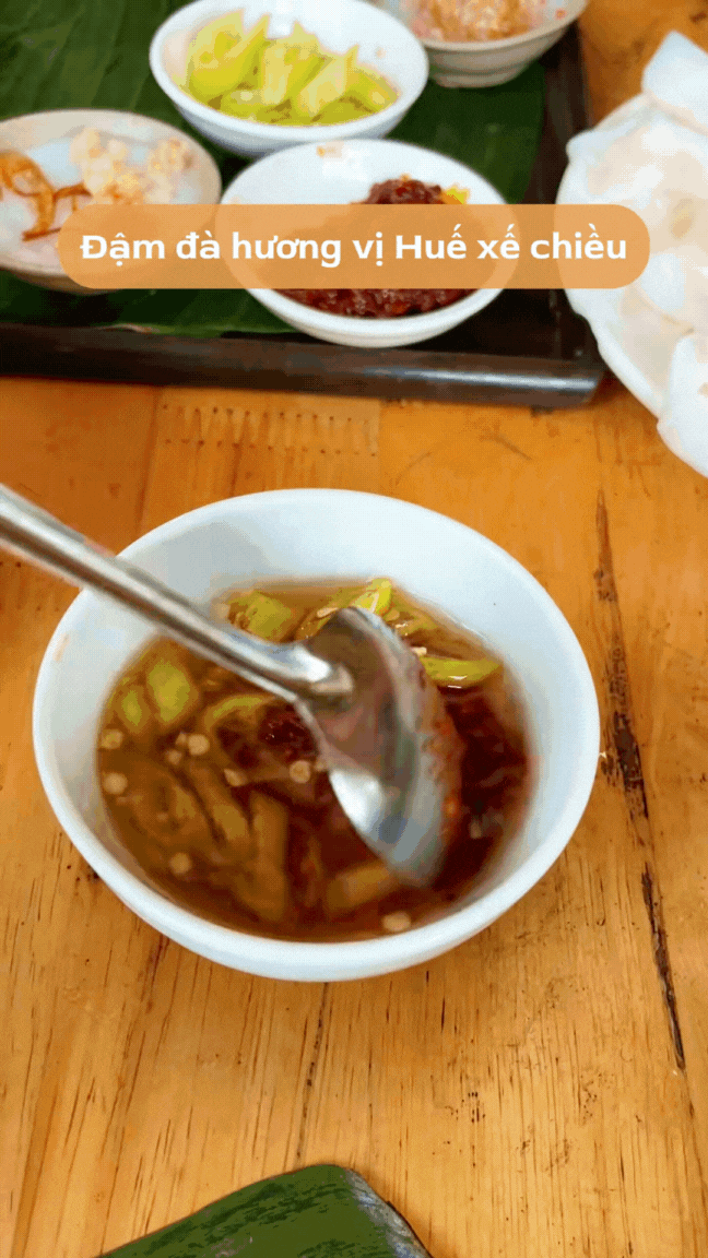 Quán bánh bèo - bánh nậm - bánh lọc 30 năm tuổi chuẩn vị Huế: Du khách thấy là thèm, người xa quê bỗng nhớ quê da diết!- Ảnh 11.