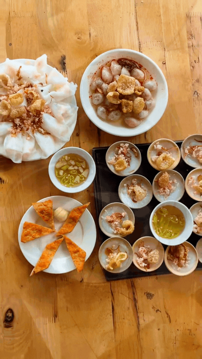 Quán bánh bèo - bánh nậm - bánh lọc 30 năm tuổi chuẩn vị Huế: Du khách thấy là thèm, người xa quê bỗng nhớ quê da diết!- Ảnh 9.