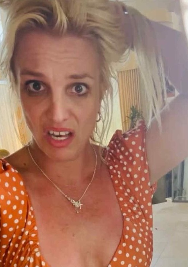 Báo động tình trạng Britney Spears: Hết nhảy múa với dao, đăng ảnh khỏa thân, giờ lại có hành vi bất thường gây sốc- Ảnh 1.