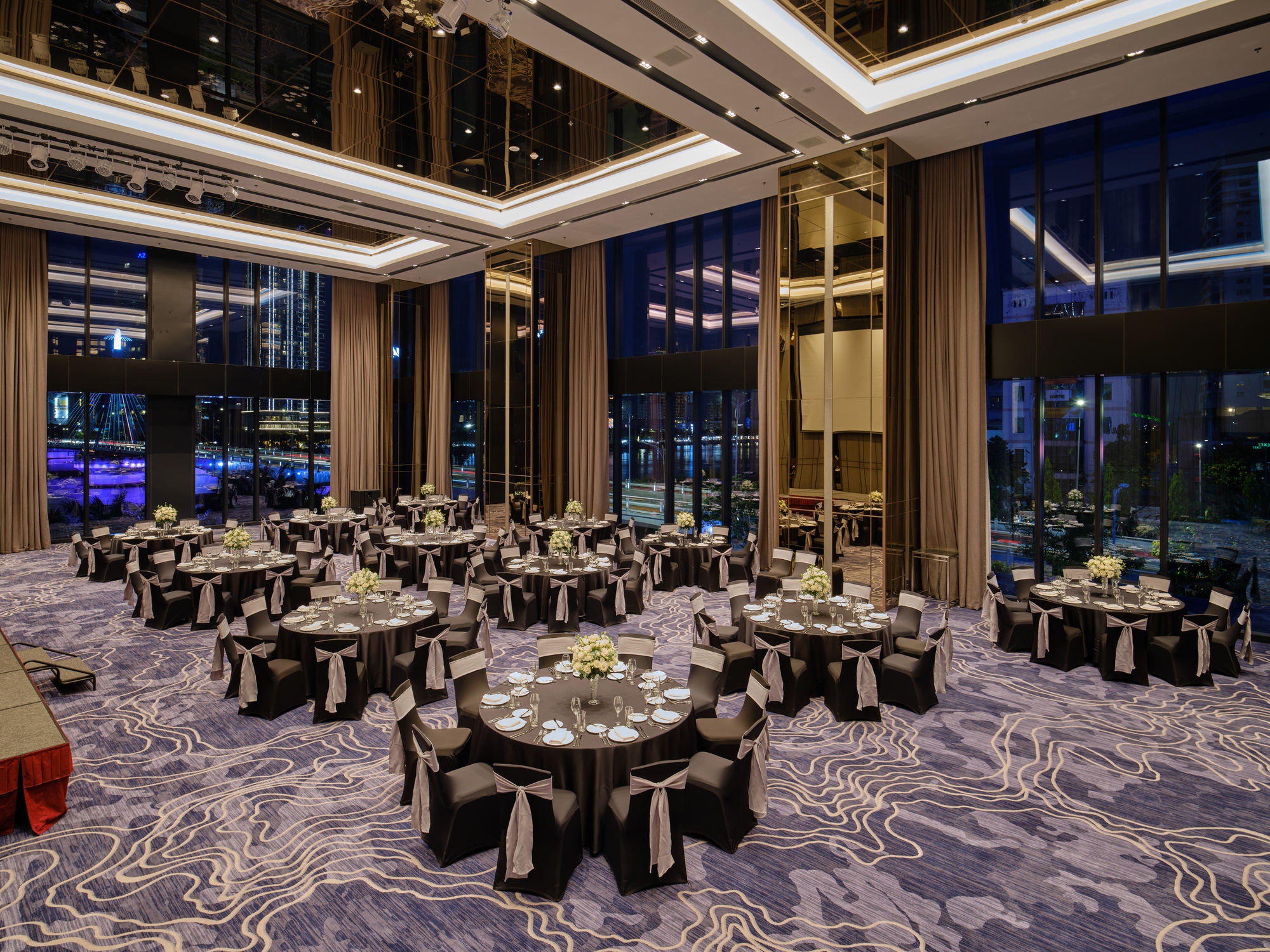 Thành phố đáng sống nhất Việt Nam vừa có thêm khách sạn đạt chuẩn 5 sao, view pháo hoa nhìn thôi là muốn đặt phòng ngay- Ảnh 8.