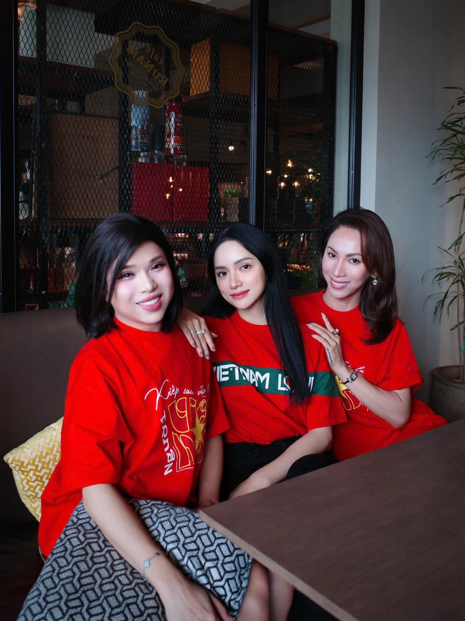 Livestream Fandom Yêu Nước: Mua hàng Việt rẻ đẹp mê tơi, 1 