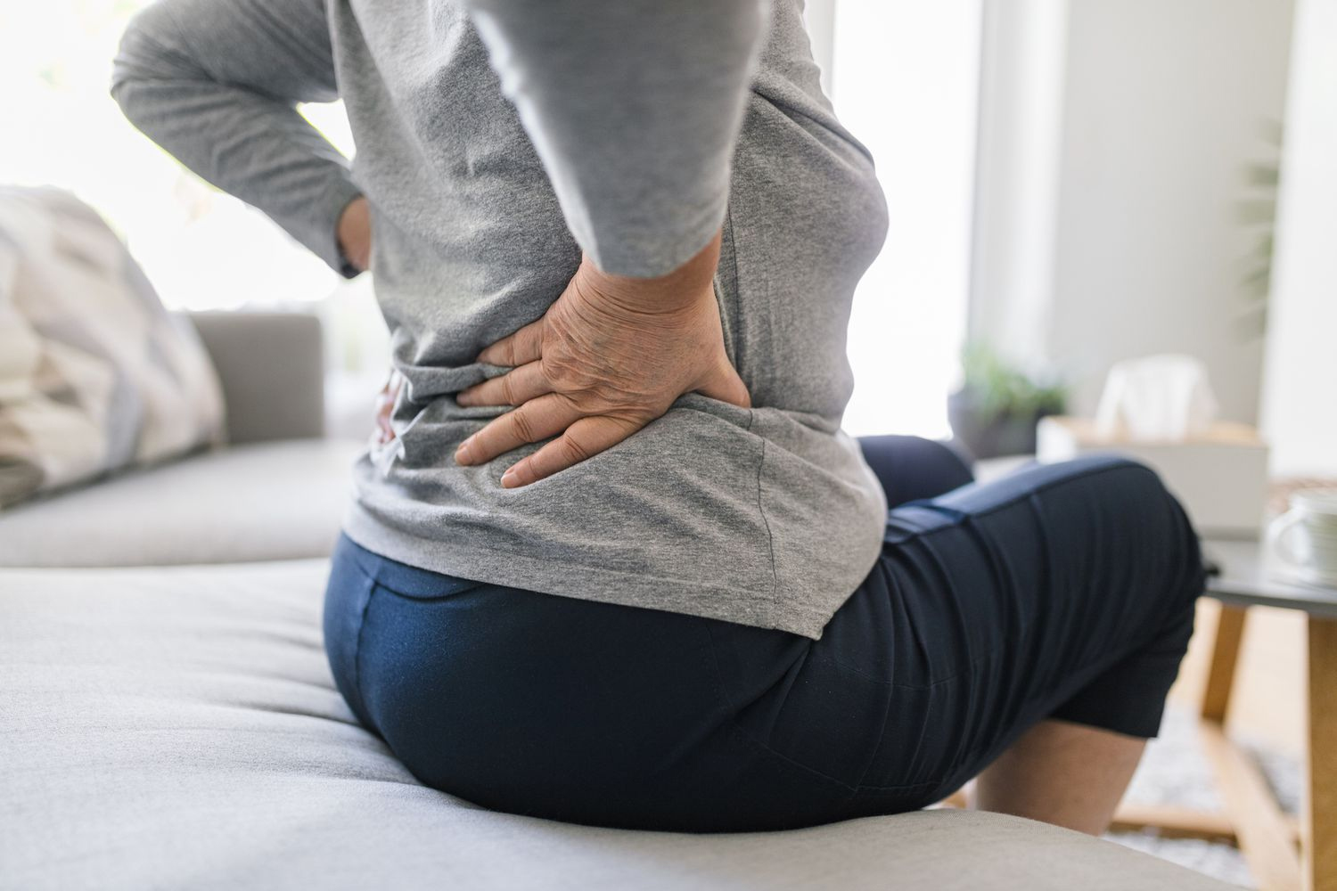 Phụ nữ mãn kinh khó tránh loãng xương: Nếu bạn không thuộc 3 nhóm sau thì xin chúc mừng!- Ảnh 1.