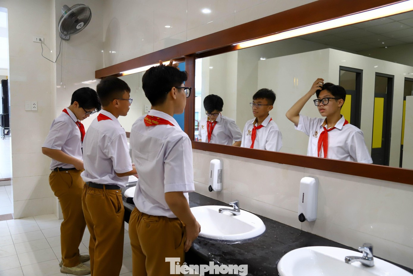 "Học trò không dám vào nhà vệ sinh thì hiệu trưởng không hoàn thành nhiệm vụ"- Ảnh 2.
