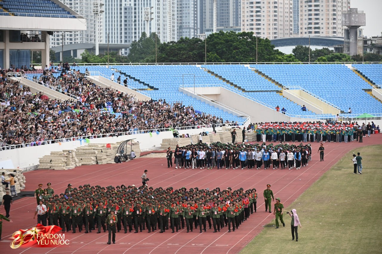 13 khối nghệ thuật, quần chúng hợp luyện diễu binh, diễu hành trên SVĐ Mỹ Đình- Ảnh 1.